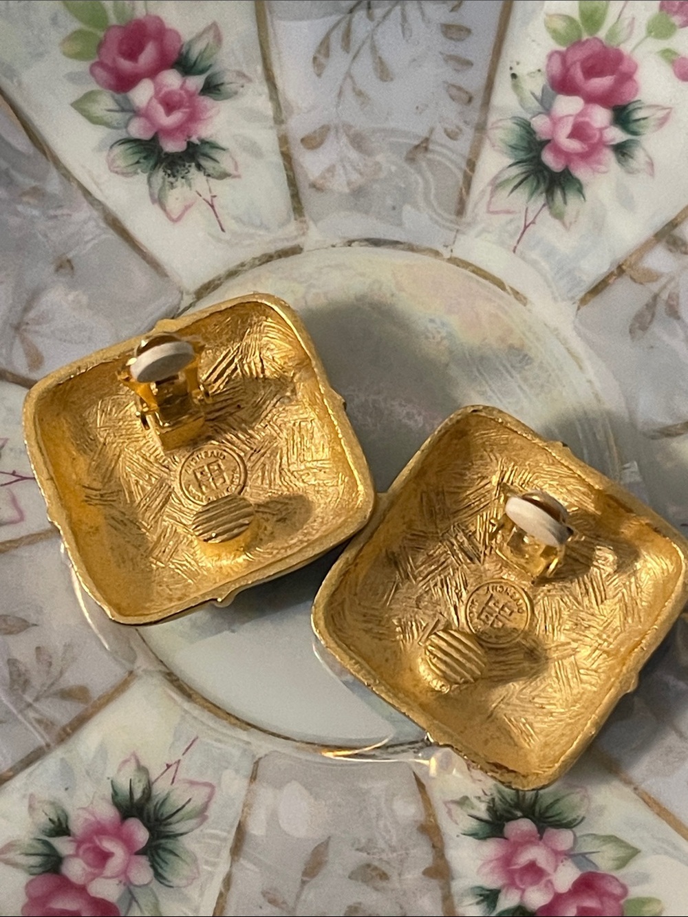 1980’s Givenchy Black & Gold Geometric Checkered Runway Clip-On Earrings - Picture 6 of 11